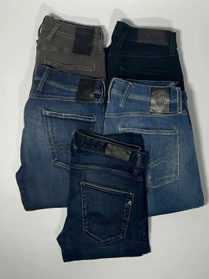 5X Replay Jeans Bundle - 👕 Plagg: Jeans                                                                                                                      🏷️ Märke/Modell: Replay anbass                                                ✨ Skick: Fint skick                                                        💬 Vid frågor är det bara att skriva!                                                                                          🛍️ Perfekt om du vill resella själv eller göra ett redigt kap //Gramenti