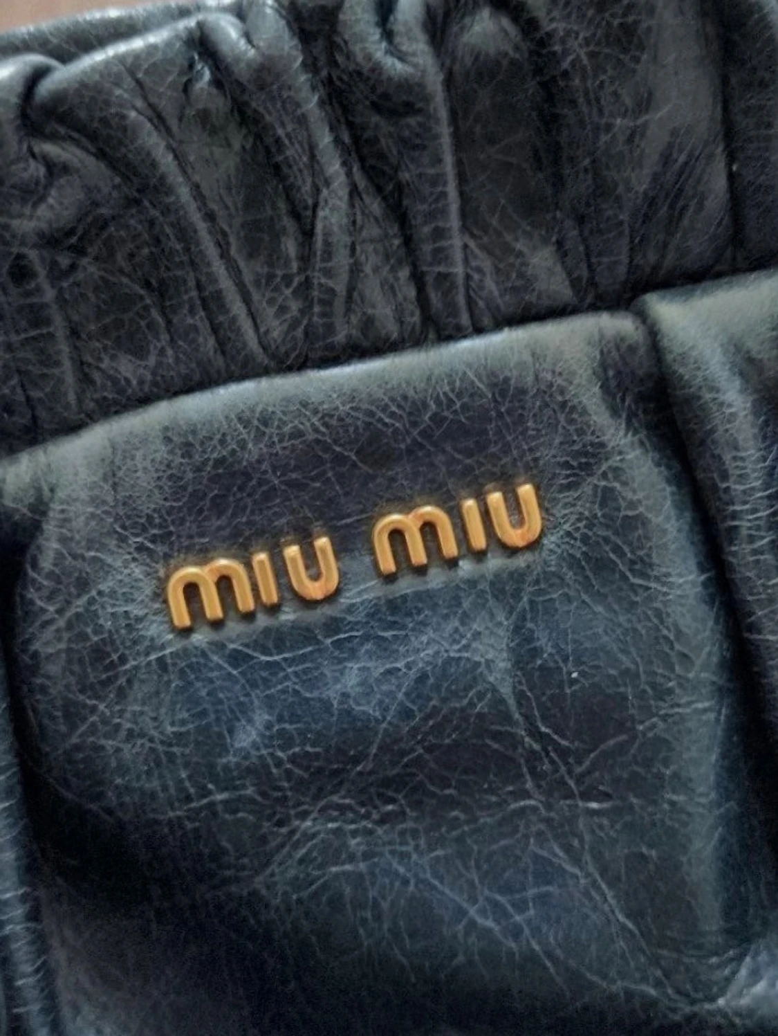 Svart handväska från Miu Miu - 1