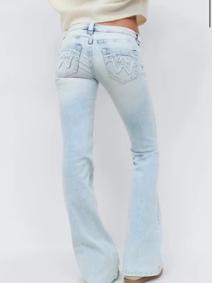 Gina jeans - Säljer dessa superfina jeans eftersom de ej används längre. De är lite långa på mig som är 155 så längst ner är det defekter.🤗