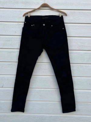 Nudie Tight Terry svarta - Tja! Säljer dessa nudie Tight terry jeans då dom är för små på mig. Dom har en smal passform och är stretchiga. Nypris: 1600kr, mitt pris: 549kr! Priset är inte spikat!