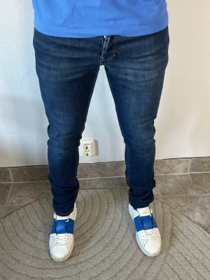 Dondup George 32 - CONDITION — 9/10 Excellent condition.  Light signs of wear.     SIZE — 32 Model is 170 cm, 67kg  MEASUREMENTS (CM) (Please refer to the last photo for measurement guide)  A —  cm  B —  cm  C —  cm