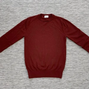 John Henric merinoull 100% - Säljer denna riktigt feta John Henric sweatshirten i 100% merinoull🌟 Skick: 9.5/10🤩 Storlek: S🤝Hör gärna av er vid funderingar👏