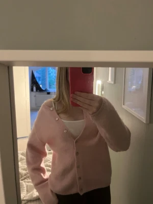 Rosa kofta  - Söt kofta i storlek xs från gina tricot 