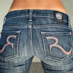 Rock & republic jeans - Midjemått: 36cm eakt över, innerbenslängd: 77cm 💗