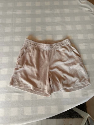 Mjukis shorts - Säljer ett par beige shorts