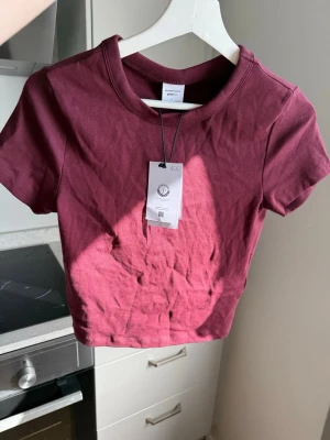 Tshirt - Ny med lapp, tightare modell