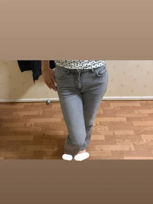 Flare jeans från Gina  - Flare jeans från Gina strl 34