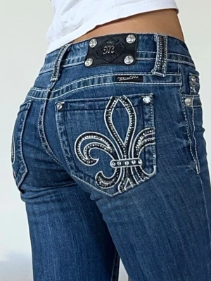 Miss me jeans - Mina favorit Miss me jeans💗Midjemått 78cm (37cm rakt över )💕 innerben 84cm💕stretchiga💕 jag är 165💕 