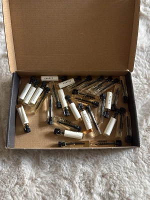 Essnce parfymer - Säljer 30st 2ml parfymflaskor från ESSNCE