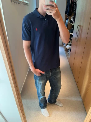 Ralph Lauren pike  - Tjena, nu säljer jag denna riktigt feta piken från Ralph Lauren . Skicket är väldigt bra, skulle säga 9/10. Stoleken är M, killen på bilden är 183 cm. Släng iväg ett dm för frågor! 🙌📩