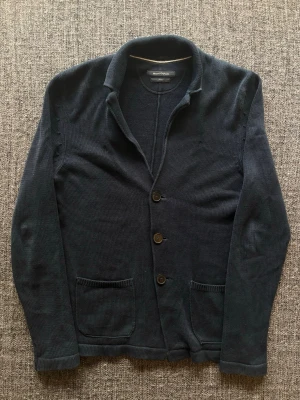 Mark O’polo kofta ~ vintage  - Säljer nu denna sjukt snygga Marc O’Polo koftan | st S ~ 170–180cm | passar perfekt nu till kyligare dagar! Modellen produceras inte längre och är därav väldigt sällsynt. Kan även gå ner lite i pris vid snabb affär🍁🫶