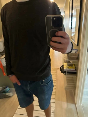 Sweatshirt - Akryl, ett Kashmir liknande material