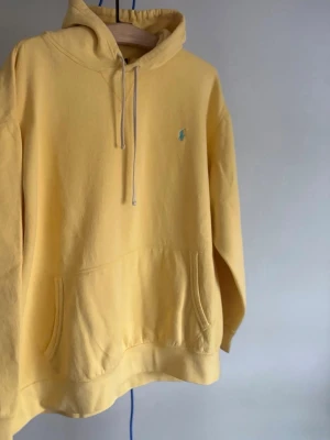 Ralph lauren hoodie - Mycket bra skick. Knappt använd hör av er vid frågor. Pris kan diskuteras 