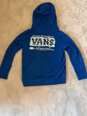 Blå Vans Hoodie - Fin blå vans hoodie, köpt från blue tomato! Använd Max 2-3 gånger