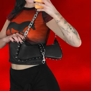Alternative Bag - Spicy baguette bag with spikes and metal accents! 🥵⛓️🔪Dimensions: 26x11x5cm 📏In good condition - note that there’s a small ‘bump’ on the bottom (see last pic) which was already present at the time of purchase.