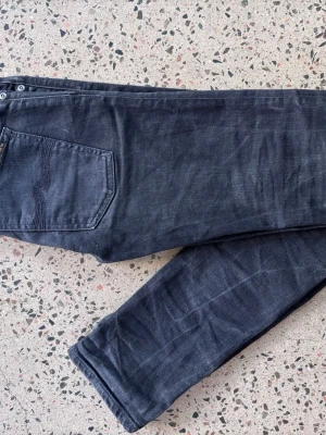 Nudie jeans Grim Tim  - Fina nudie jeans i modell Grim Tim. Storlek 29/34. Skriv vid funderingar💬