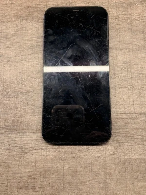 iPhone 12 Pro Max  - 📱 iPhone 12 Pro Max 256GB  Säljer en iPhone 12 Pro Max med 256 GB lagring.  ✅ Fungerar som den ska 🔓 iCloud olåst 📱 Repor på skärmen ⚠️ Spricka på baksidan 💾 256 GB  Säljs i befintligt skick.  💰 Pris: 1700 kr  Kan diskuteras vid snabb och smidig affär.