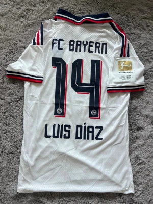 Bayern München 26/27 Luiz Diaz - En bayern München 26/27 Luis Diaz i spelar version, storlek L 