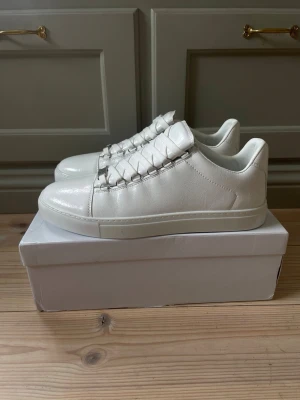 Balenciaga Arenas - Reserverade
