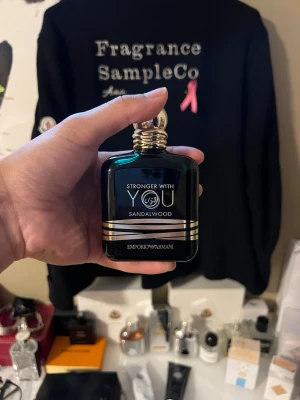 Armani Stronger with You Sandalwood  - Säljer nu en exklusiv SWY sandalwood som är en Dubai exklusiv, rymmer 100ml och bara testad, kvitto och låda tillkommer