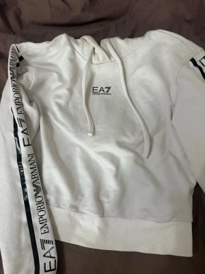 Vit hoodie EA7 Emporio Armani - storlek S