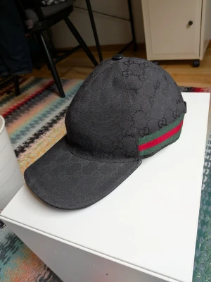 Svart GG Keps - Svart Gucci keps, som aldrig kommer till användning. Mer bilder kan fixas vid önskemål. Självklart 100% Äkta 