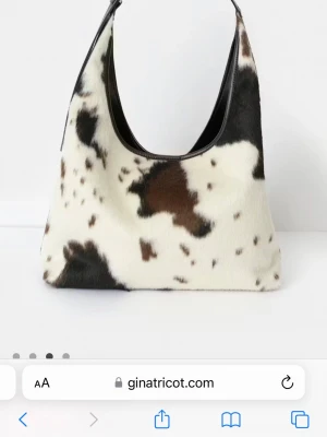 SÖKER - Söker denna från Gina tricot, skriv till mig om du har och vill sälja 😊