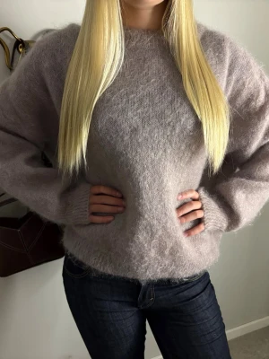 Stickad tröja  - Gullig stickad tröja som tyvär inhe kommer till använda❤️