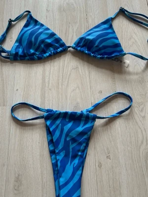 Blå bikini  - Blå bikini ifrån shein storlek XS  Hela och fina använd 1 gång för 2 år sedan