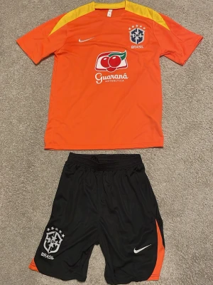 Brasilien tränings T-shirt  - Sällsynt färg. Helt nya och oanvända! Storlek M