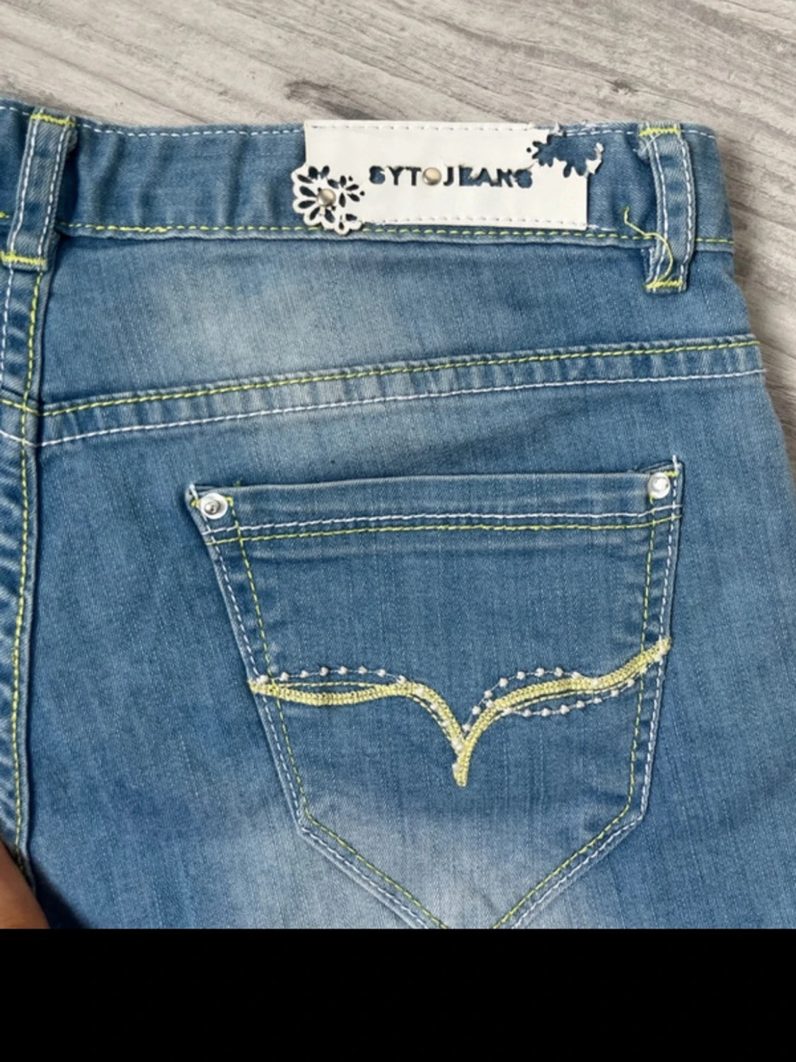 Snygga shorts med gröna detaljer  - 3