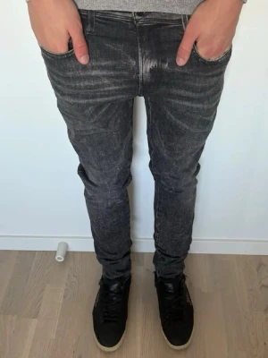 Replay jeans - Replay jeans | Modell: Anbass | Storlek 31/34 | Bra skick | Modellen är 185