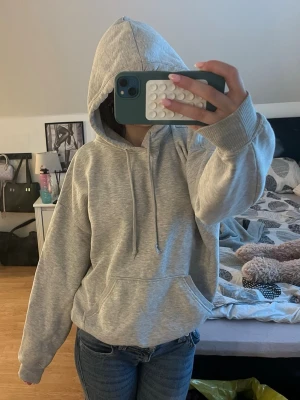 Jätte söt hoodie från bik bok - Den är i bra skick och sitter jätte skönt på den är från bik bok men kommer inte till användning, skriv vid frågor 💕