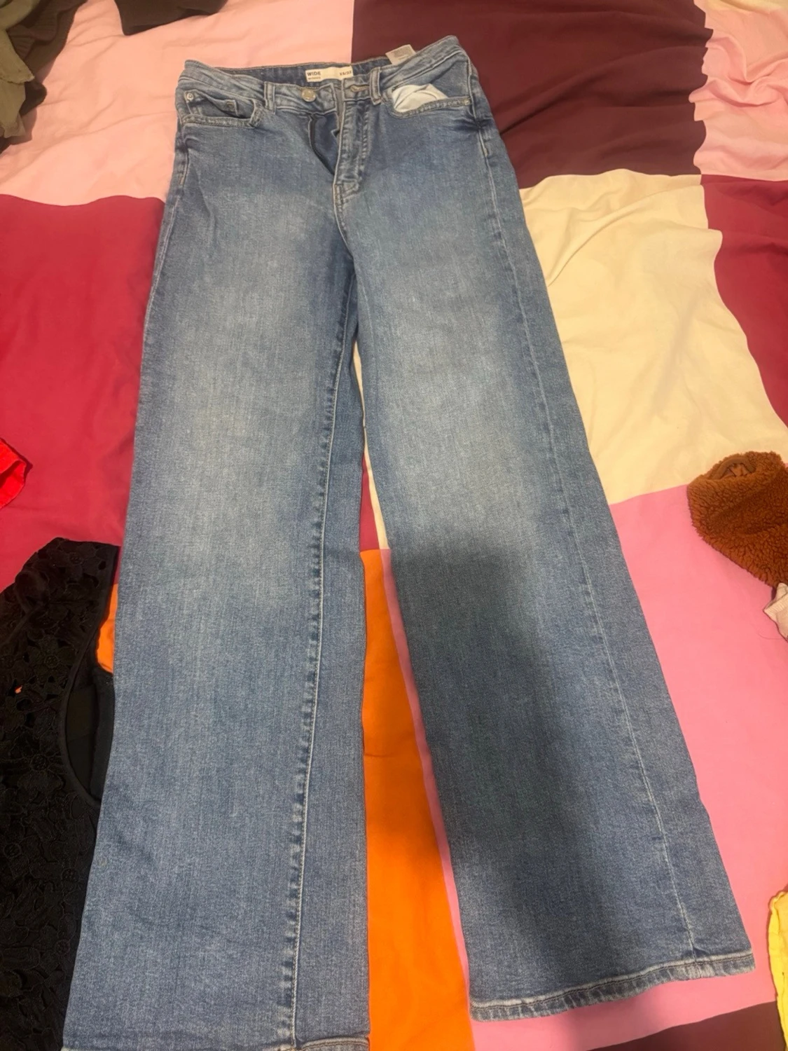 Blå raka jeans från H&M