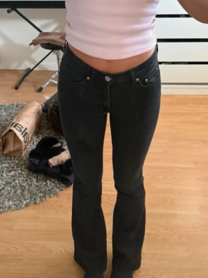 Bootcut jeans  - Bootcut jeans från Gina Trucot i storlek 32