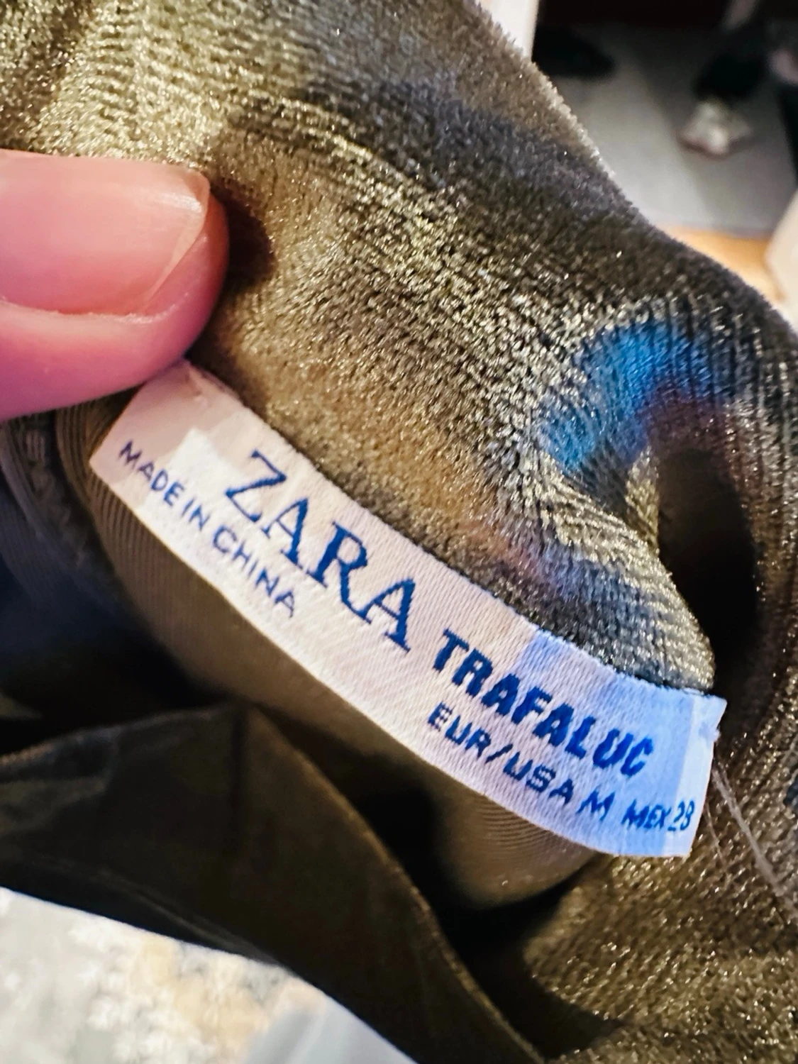Olivgrön sammetsklänning Zara