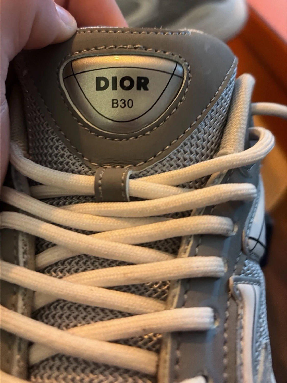 Beige sneakers med mesh och detaljer - 4
