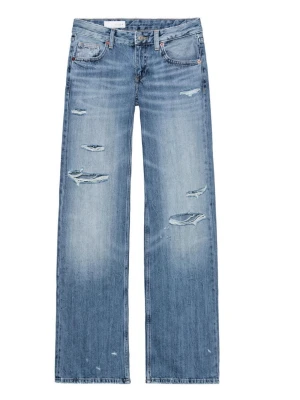 virala Zara jeans - Snygga blå jeans med raka ben och slitna detaljer på låren och knäna. Jeansen har klassisk femficksmodell och normal midja. Perfekta för en avslappnad och trendig look. Liten defekt på ena benet längst ner då den har gått up men har sytt så man inte ser🥰