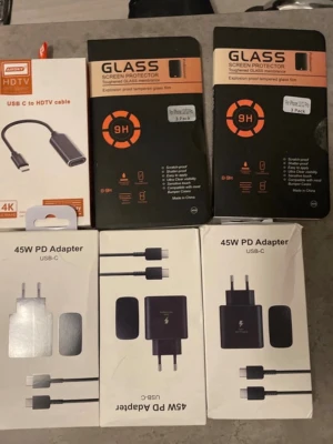 GLASS skärmskydd i härdat glas - Säljer ett svart skärmskydd i härdat glas med 9H hårdhet. Skyddet är shatter-proof och har anti-fingeravtrycksbehandling samt hög transparens. Passar till mobiltelefon och ger en slät känsla vid användning. Kommer i förpackning med tillbehör.