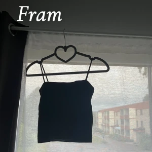Linne 2-pack - Märke: GinaTricot. Ny pris: 229kr (Zalando)