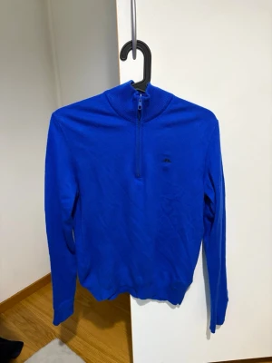 Jlindeberg Kashmir quarter zip  - Används få gånger var storlek s men krymptes i tvätten så nu är den xs och för liten.  Tvättade fel skulle tvättat med händer och i kall vatten.