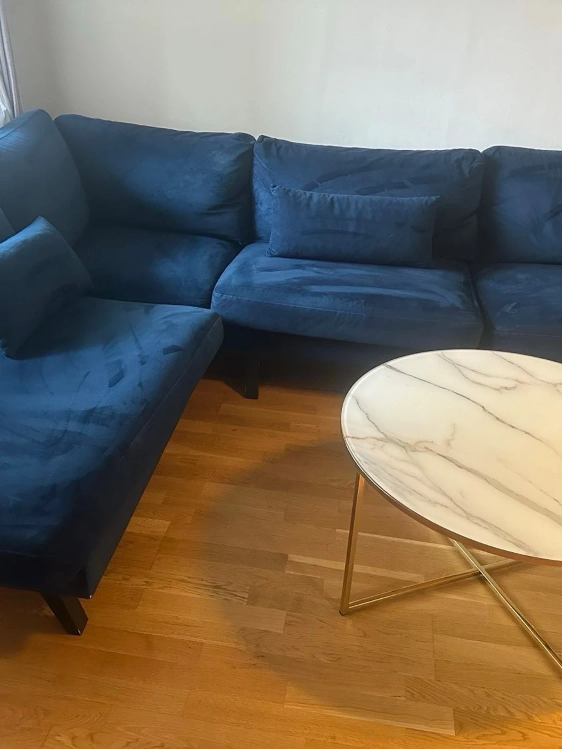 Soffa  och vardagsrumsbord - 1