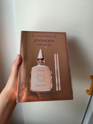 Charlotte Tilbury Joyphoria  - 100ml, knappt använd. Nypris ligger runt 1770kr