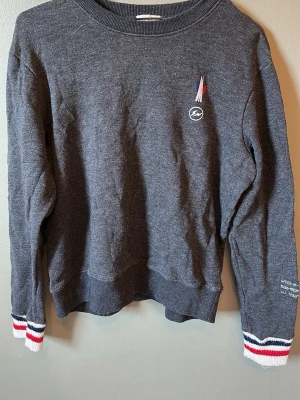 Hoodie Monclear - Hoodie, står monclear i nacken samt på bandet. Vet inget om den. Aldrig använd