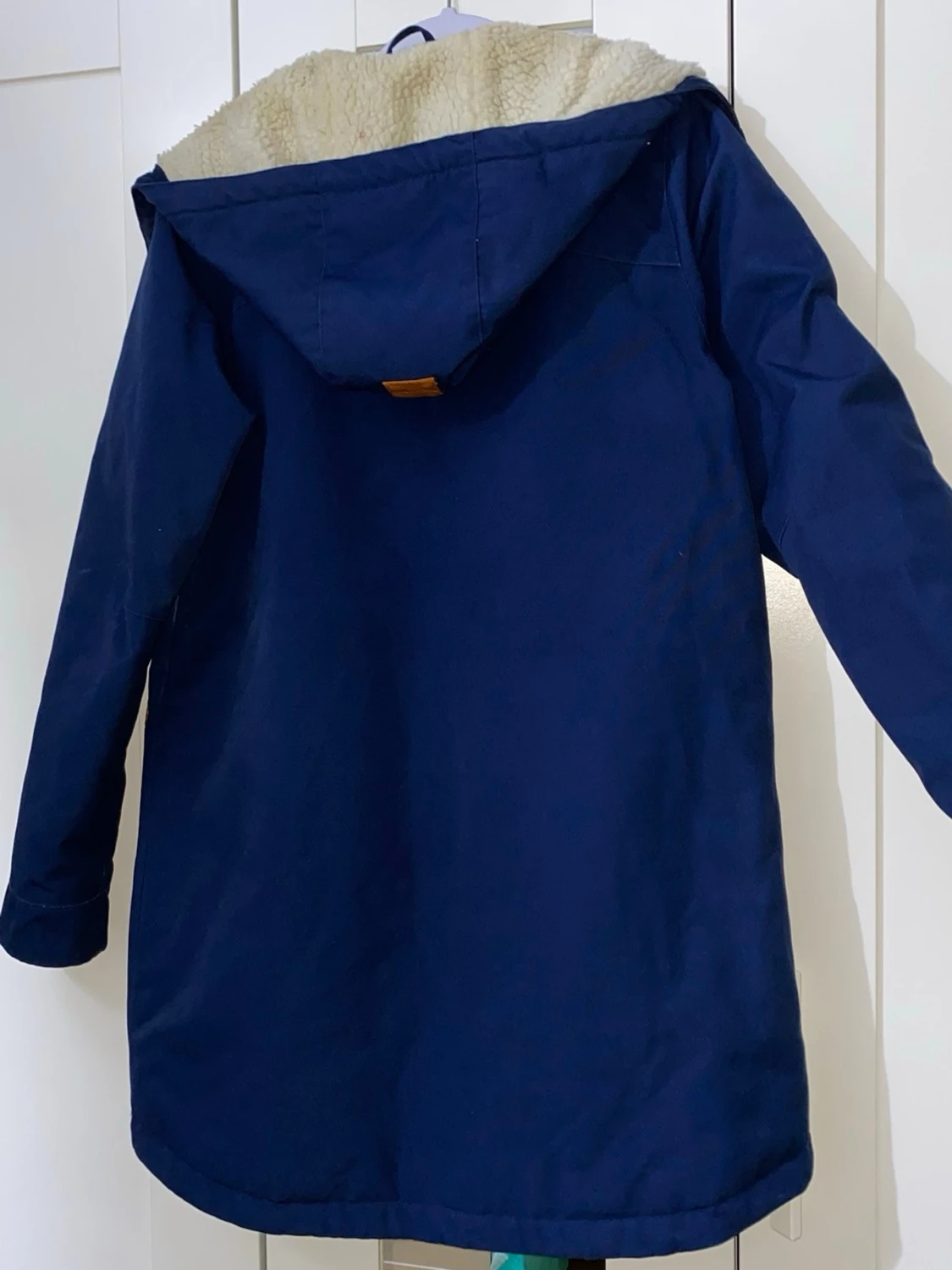 Mörkblå parkas med fuskpälsfoder - 1