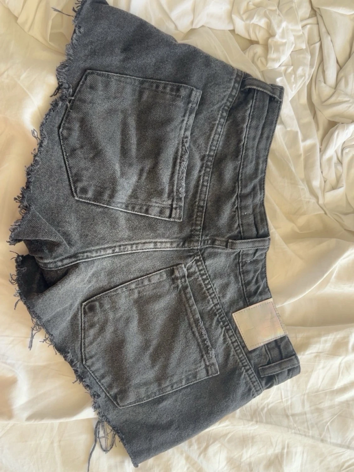 Svarta jeansshorts med fransig kant - 1