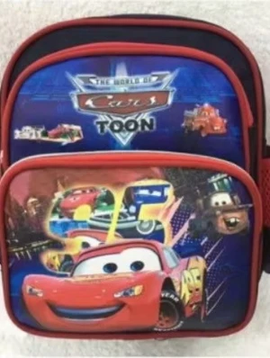 Två färgglada barnryggsäckar - Säljer två coola barnryggsäckar med motiv från Cars Toon och Paw Patrol. Ena väskan är blå och röd med Blixten McQueen och andra figurer, den andra är blå med Paw Patrol-gänget. Perfekta för skolan eller utflykten, med rymliga fack och justerbara axelband. Helt ny . 189kr/st 