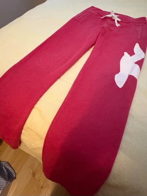 Hollister mjukisar - Jättesnygga mjukisbyxor från Hollister, storlek m 🤍🤍