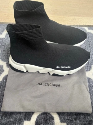 Svarta balenciaga - Dustbag tillkommer vid köp!