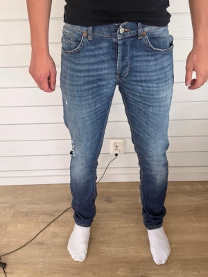 Dondup jeans  - Dondup jeans - modell George. Storlek 34, skriv för mått.